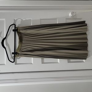 Classic Six NY Marilyn pleated skirt size 4